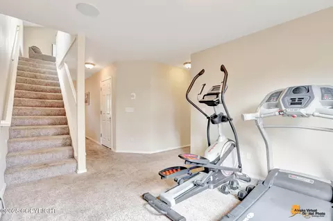 Entry Way - 1620 Woodroe Ln, Anchorage, AK 99507 photo 5 of 5