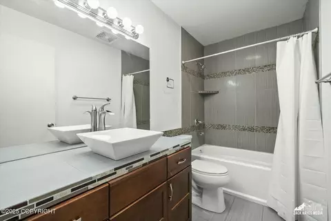 Bath - 8023 E 36th Ave, Anchorage, AK 99504 photo 2 of 2