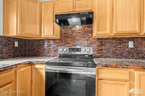Kitchen - 8023 E 36th Ave, Anchorage, AK 99504 photo 3 of 3