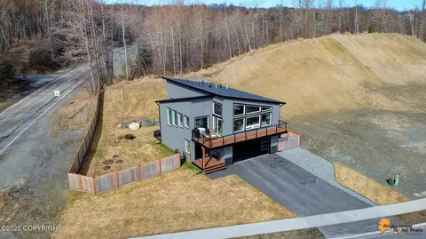 8876 Becks View Cir, Anchorage, AK 99502