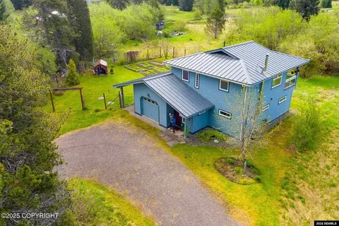 6 Good River Rd, Gustavus, AK 99826
