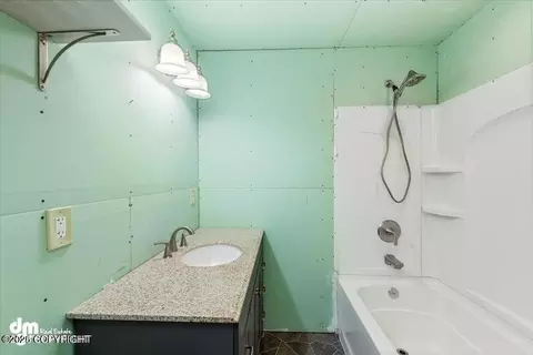 Bath - 17709 Willow Fishhook Rd, Willow, AK 99688 photo 2 of 2