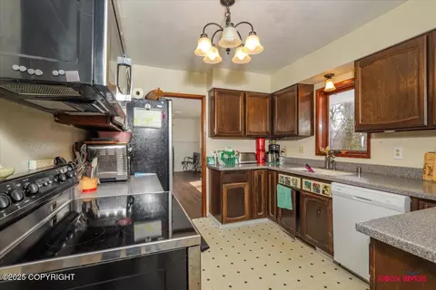 Kitchen - 16500 E Smith Rd, Palmer, AK 99645 photo 3 of 4