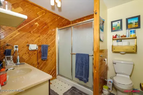 Bath - 16500 E Smith Rd, Palmer, AK 99645 photo 2 of 5