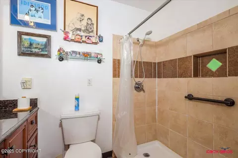 Bath - 16500 E Smith Rd, Palmer, AK 99645 photo 4 of 5