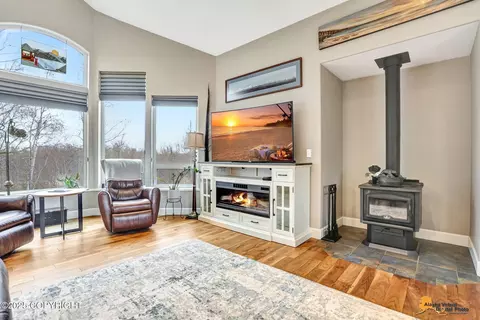 Living - 9575 E Breen St, Palmer, AK 99645 photo 3 of 7