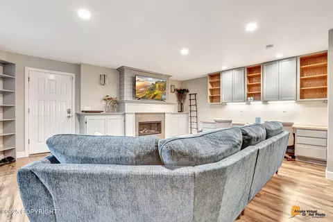 Living - 9575 E Breen St, Palmer, AK 99645 photo 6 of 7