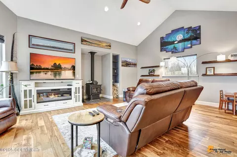 Living - 9575 E Breen St, Palmer, AK 99645 photo 4 of 7