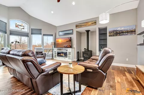 Living - 9575 E Breen St, Palmer, AK 99645 photo 2 of 7
