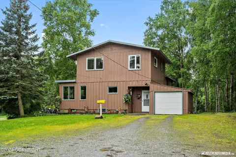 8400 Gordon Cir, Anchorage, AK 99507