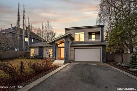2512 Forest Park Dr, Anchorage, AK 99517