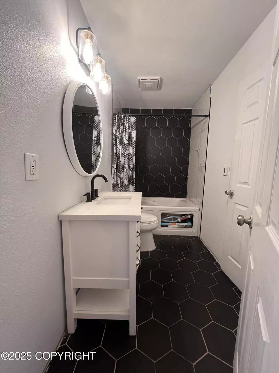Bath - 8621 Moss Court Ct # 21, Anchorage, AK 99504 photo 3 of 4