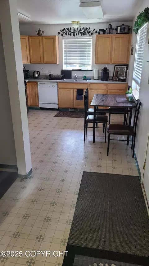 Kitchen - 800 E 11th Ave, Anchorage, AK 99501 photo 3 of 8