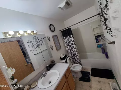 Bath - 800 E 11th Ave, Anchorage, AK 99501 photo 2 of 3
