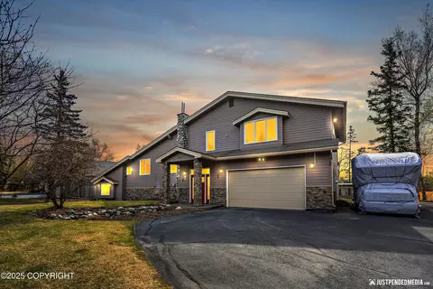 4424 E Birch Dr, Wasilla, AK 99654