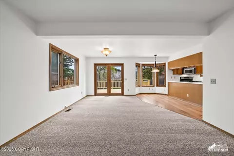 Living - 3821 Winchester Loop, Anchorage, AK 99507 photo 8 of 9