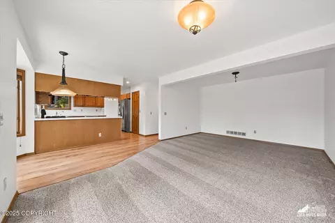 Living - 3821 Winchester Loop, Anchorage, AK 99507 photo 6 of 9