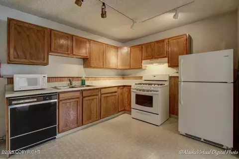 4614 E 9th Ave, Anchorage, AK 99508 photo 9
