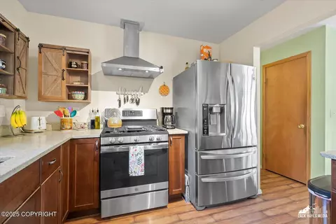 12434 Breckenridge Dr, Eagle River, AK 99577