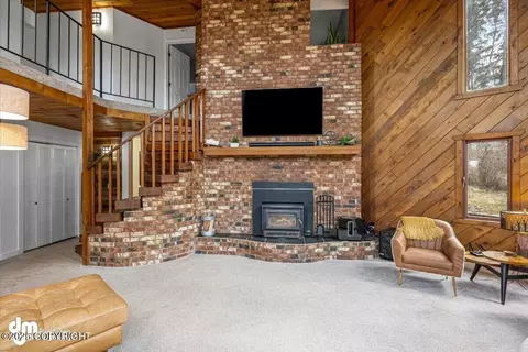 Living - 5135 E 98th Ave, Anchorage, AK 99507 photo 2 of 3