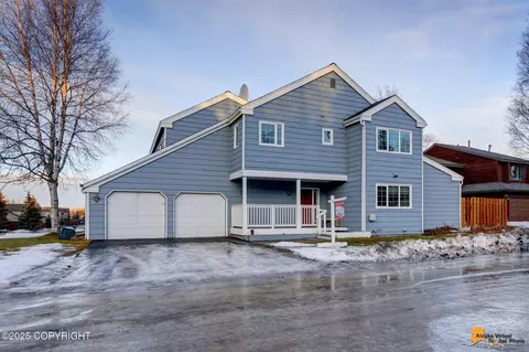 10561 Jamestown Dr, Anchorage, AK 99507