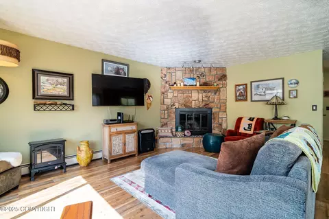 Living - 17529 Kantishna Dr, Eagle River, AK 99577 photo 2 of 3