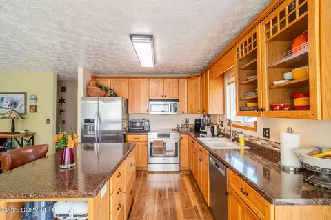Kitchen - 17529 Kantishna Dr, Eagle River, AK 99577 photo 2 of 3