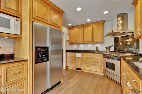 Kitchen - 4400 E 135th Ave, Anchorage, AK 99516 photo 5 of 6