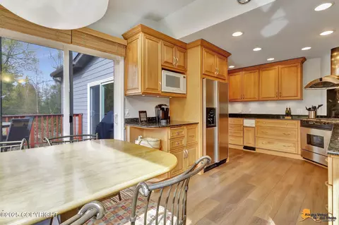 Kitchen - 4400 E 135th Ave, Anchorage, AK 99516 photo 4 of 6