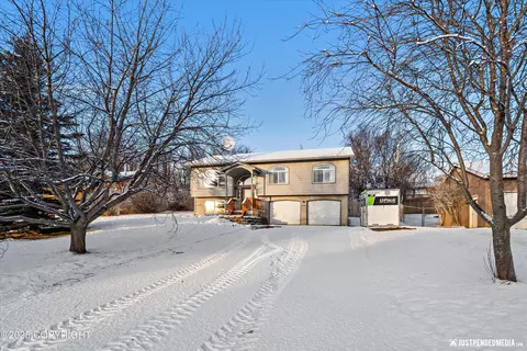 945 Wickhersham Cir, Palmer, AK 99645