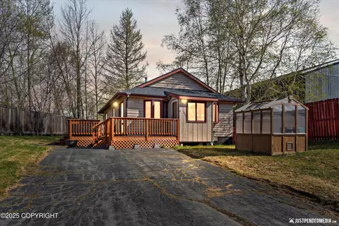 7841 Regal Mountain Cir, Anchorage, AK 99504