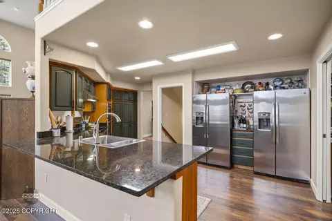 Kitchen - 17816 Tedrow Dr, Eagle River, AK 99577 photo 3 of 5