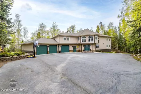 17816 Tedrow Dr, Eagle River, AK 99577