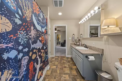 Bath - 17816 Tedrow Dr, Eagle River, AK 99577 photo 4 of 10