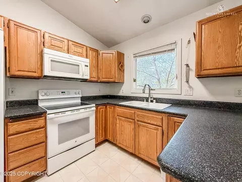 Kitchen - 19307 Cherni Cir, Eagle River, AK 99577 photo 4 of 4