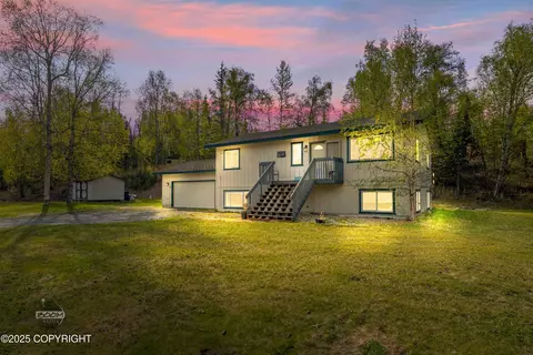 1560 E Pintail Dr, Wasilla, AK 99654