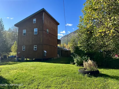 282 Main St, Girdwood, AK 99587