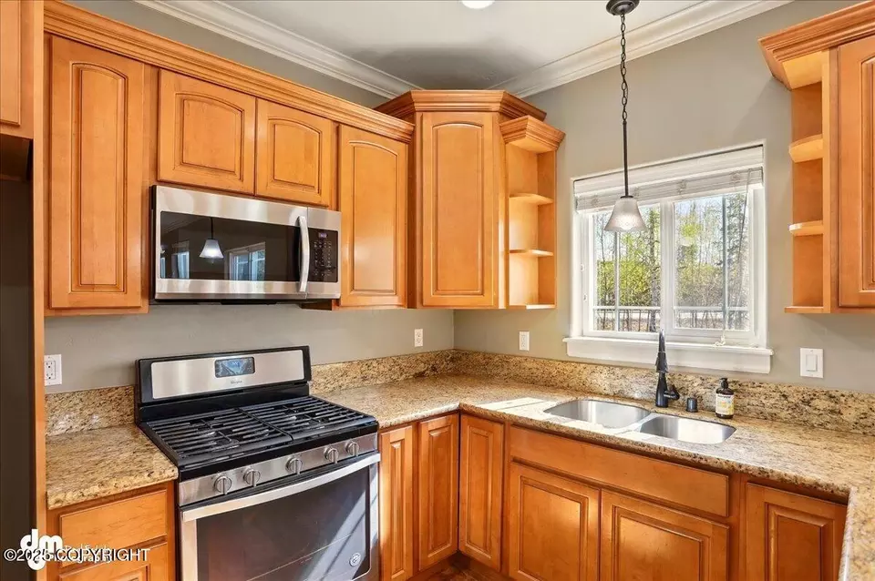 Kitchen - 2228 W Kathy Cir, Wasilla, AK 99654 photo 3 of 6