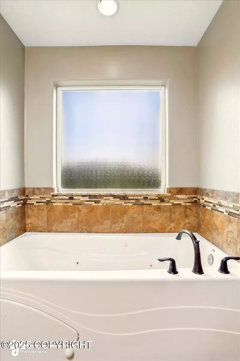 Bath - 2228 W Kathy Cir, Wasilla, AK 99654 photo 2 of 9