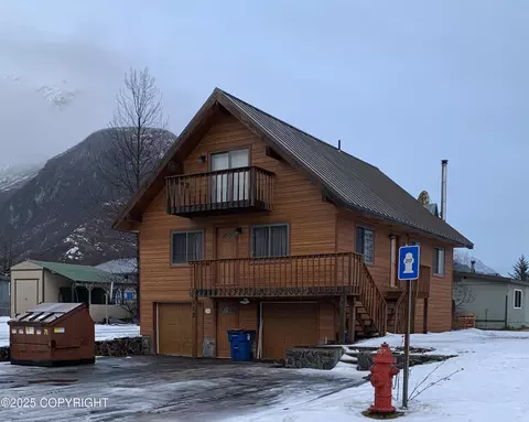 715 N Glacier Dr, Valdez, AK 99686
