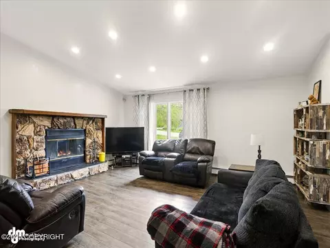 17537 Teklanika Dr, Eagle River, AK 99577