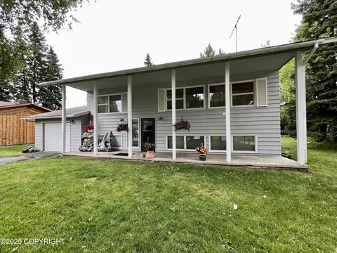 910 Southampton Dr, Anchorage, AK 99503