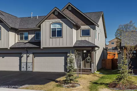 7686 Gate Creek Dr, Anchorage, AK 99502