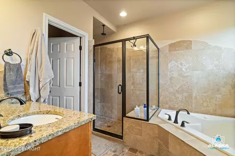 Bath - 17765 Almdale Ave, Eagle River, AK 99577 photo 3 of 5