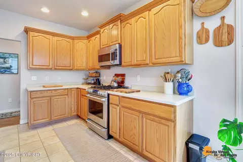 Kitchen - 10700 Briggs Cache, Eagle River, AK 99577 photo 3 of 7