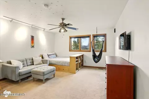 Bedroom - 7900 Sitzmark Cir, Anchorage, AK 99507 photo 4 of 7