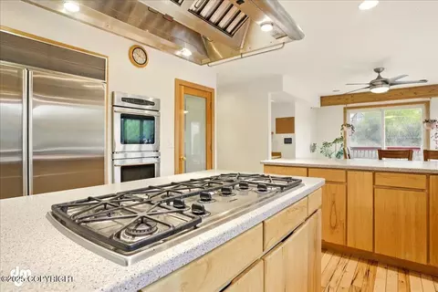 Kitchen - 7900 Sitzmark Cir, Anchorage, AK 99507 photo 4 of 6