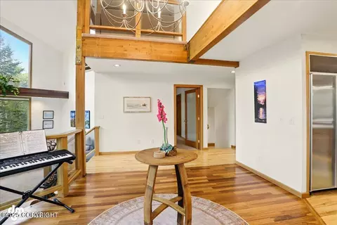 Entry Way - 7900 Sitzmark Cir, Anchorage, AK 99507 photo 4 of 7
