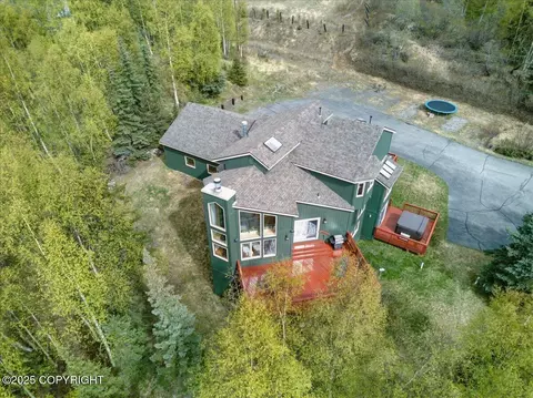 7900 Sitzmark Cir, Anchorage, AK 99507