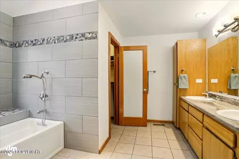 Bath - 7900 Sitzmark Cir, Anchorage, AK 99507 photo 1 of 7